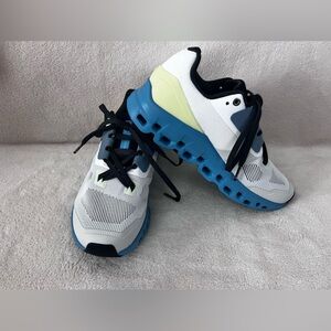 Cloudstratus, size 8, brand new